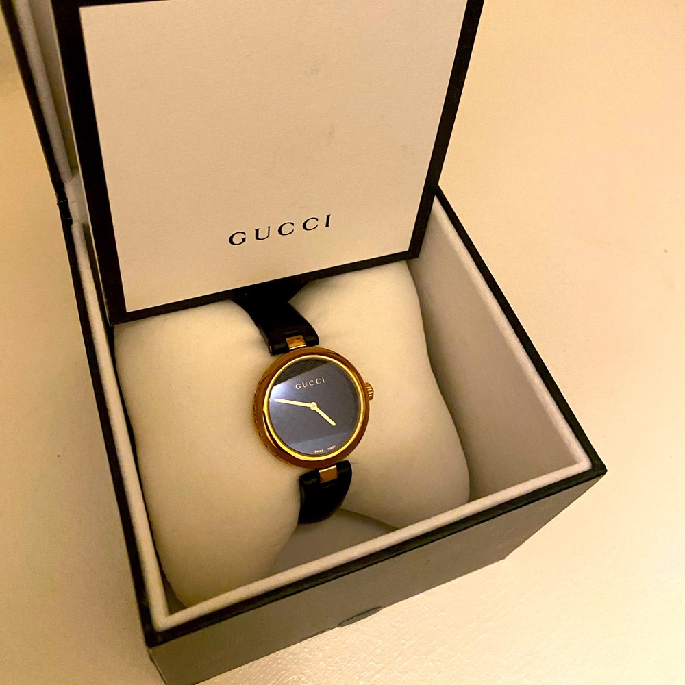 Diamantissima Gucci Watch 27mm Black Leather Straps